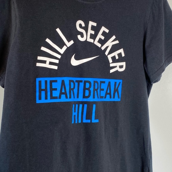 Nike Womens The Nike Tee Sz M Black Graphic T-Shirt Crew Neck HILL SEEKER - Picture 2 of 8